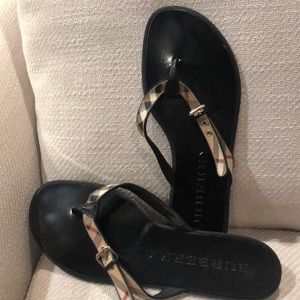 Burberry flip flops sandals